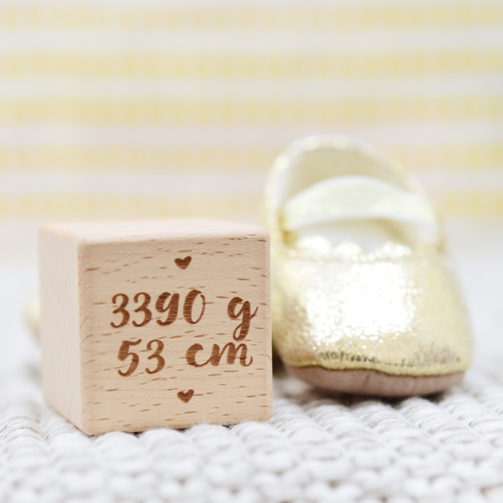 Personalisiertes Holzwrfel-Set zur Geburt