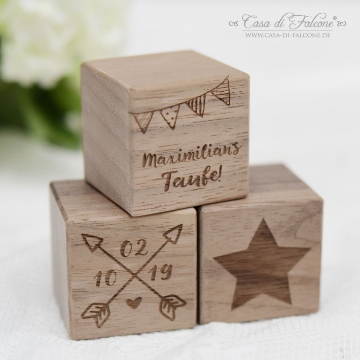 Personalisierter Holzwrfel mit Datum, Pfeil