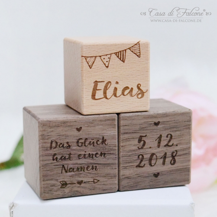 Personalisierter Holzwrfel mit Wunschtext, Wimpel