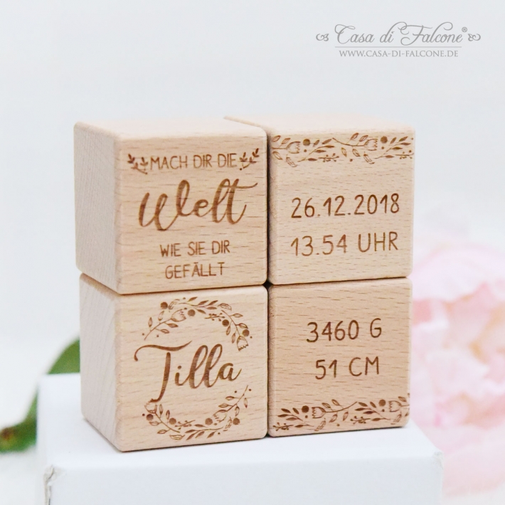 Personalisierter Holzwrfel mit Wunschtext Gravur