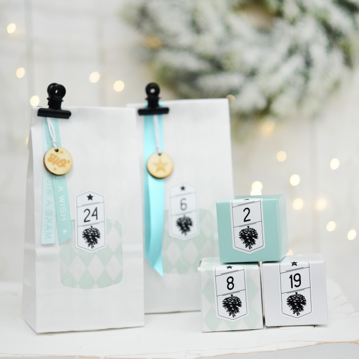 Adventskalender Aufkleber Tannenzapfen retro