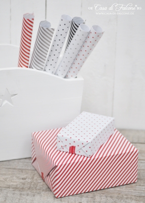 Geschenkpapier Stripes grau