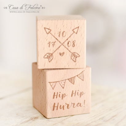 Personalisierter Holzwrfel mit Wunschtext, Wimpel