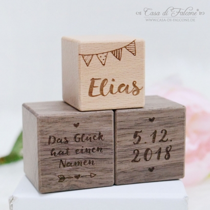 Personalisierter Holzwrfel mit Wunschtext, Wimpel