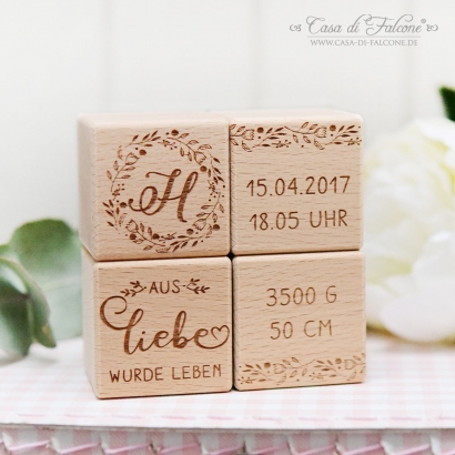 Gravierter Holzwrfel mit Wunschtext, Ranke