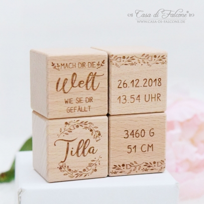 Personalisierter Holzwrfel mit Wunschtext Gravur