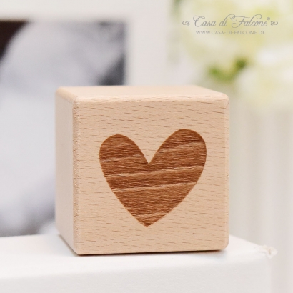 Gravierter Holzwrfel mit Motiv, Herz