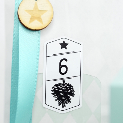 Adventskalender Aufkleber Tannenzapfen retro